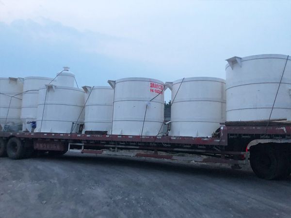 PP储罐发货现场